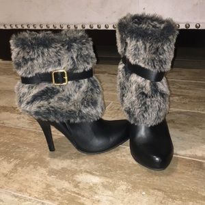 Stiletto boots with fur